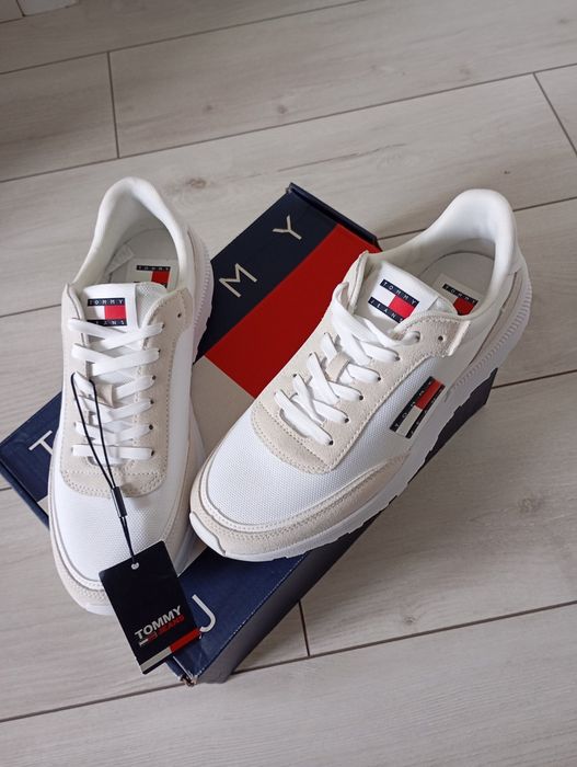Продам кроссовкі Tommy