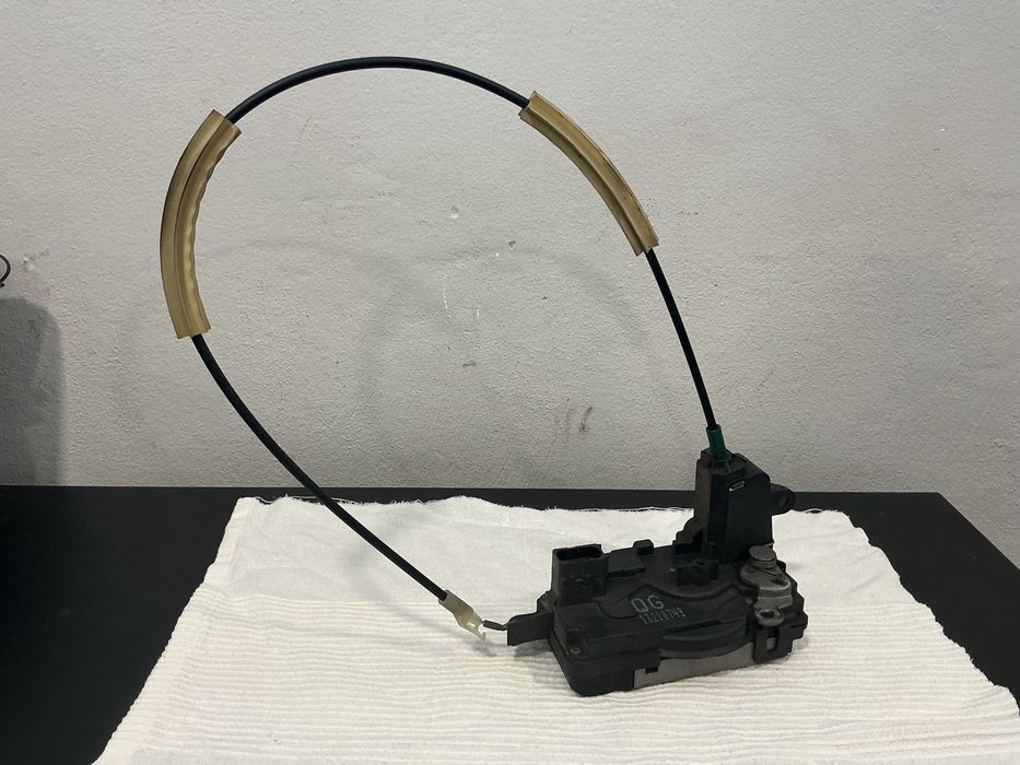 FECHADURA DA PORTA FRENTE DIREITA OPEL ASTRA H GTC ANO 2008 //