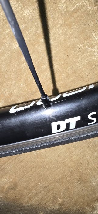 Rodas Estrada Dt Swiss + Bidon Ferramenta