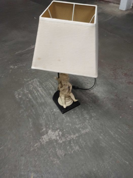 2 Candeeiros de mesa ou cabeceira