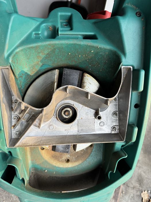 BOSCH Elektryczna rodrabniarka do gałęzi 2000