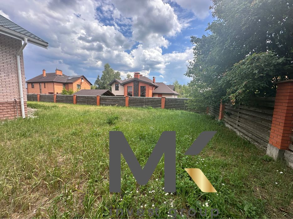 Продаж двоповерхового будинку з великою ділянкою. Стоянка-2