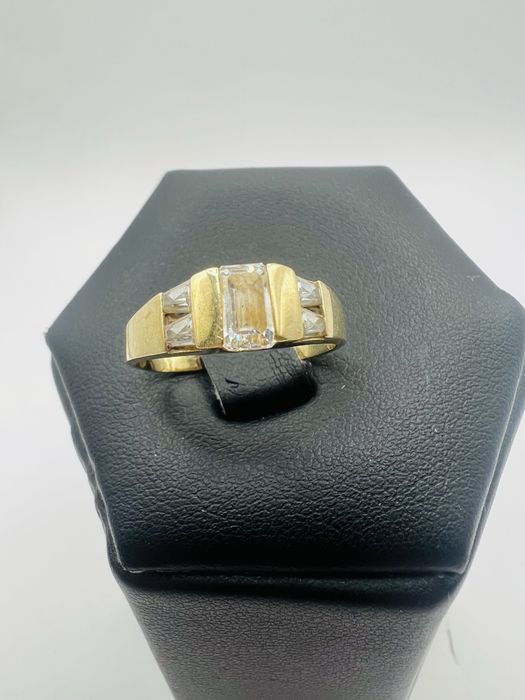 Złoty pierścionek pr. 585