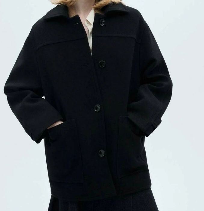 Płaszcz krótki czaeny oversize Mango