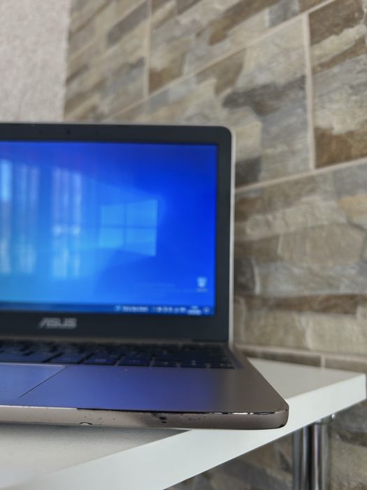 Ноутбук Asus e200h для навчання та не складних ігор