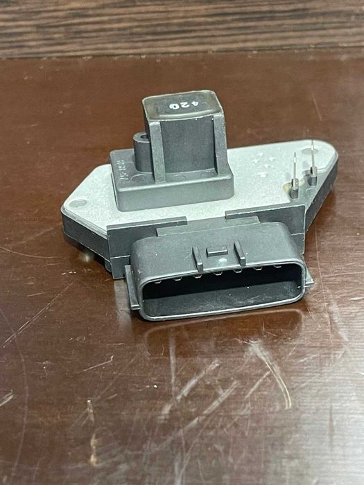 Датчик хола, комутатор в трамблер 22100-72B00 Honda Nissan Almera