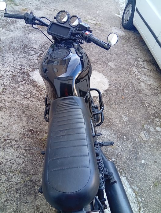 Vendo CB 500 custom.