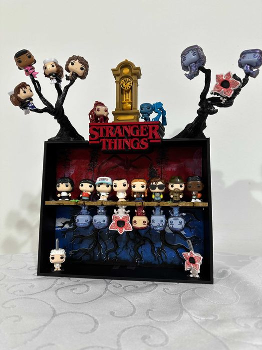 Półka Ekspozytor Stranger Things na figurki Kinder Joy Funko Pop