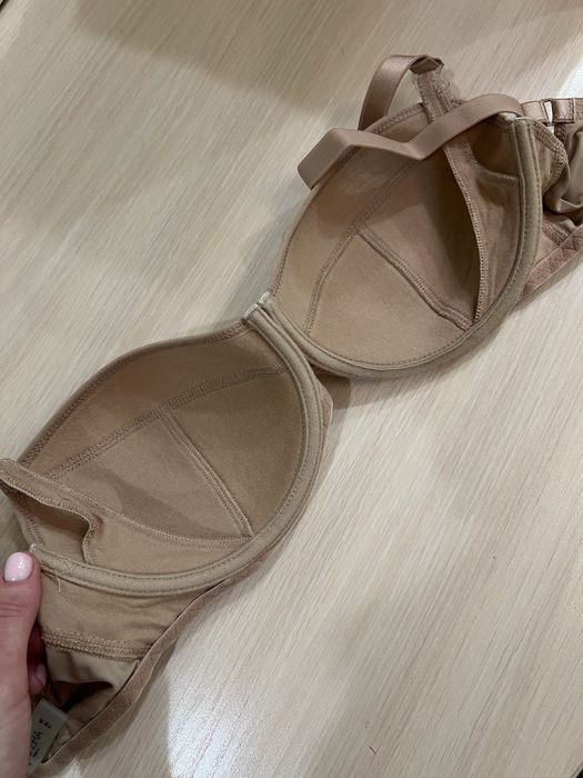 Бюст для годування з чашками