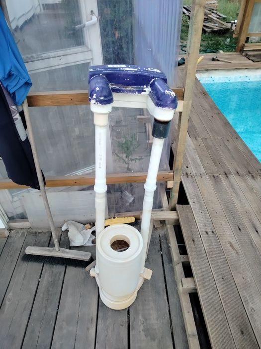Skimmer basenowy