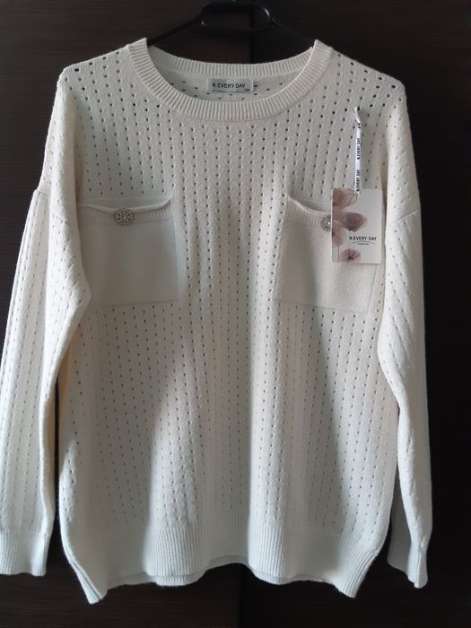 Sweter beżowy nowy
