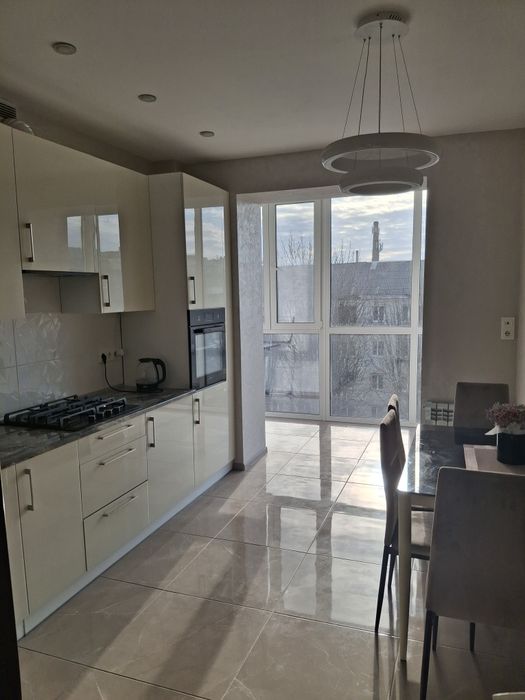 Подобова оренда  квартири в ЖК  Dream Town (привокзальний район)