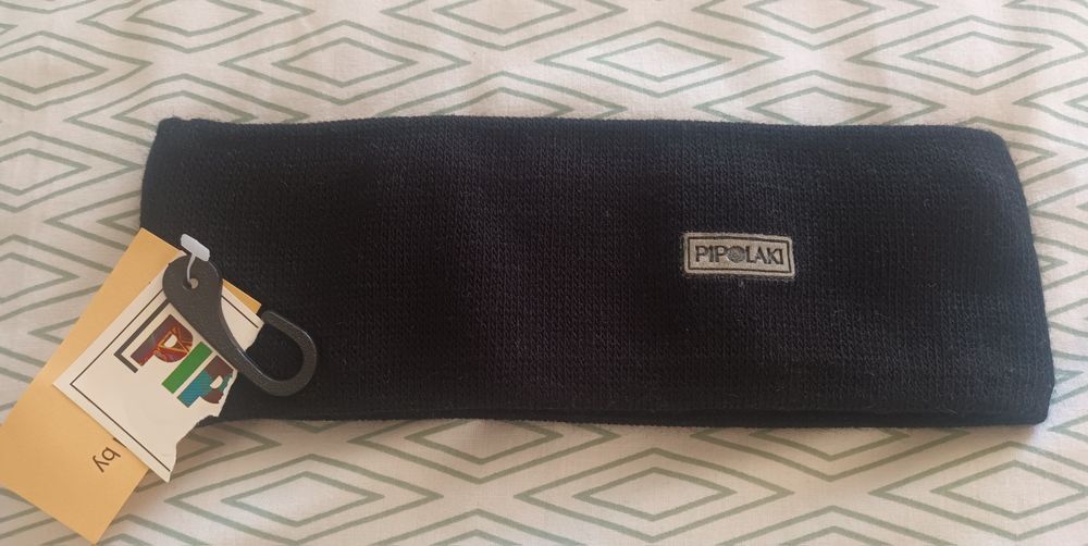 Fita para a cabeça para manter as orelhas quentes enquanto faz ski.