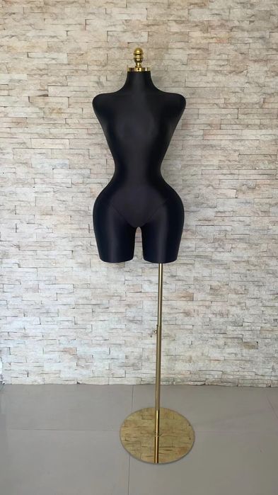 A venda manequins para lojas novos.