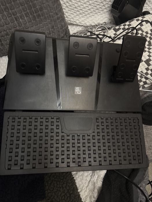 Vendo volante com modanças e pedais para ps4