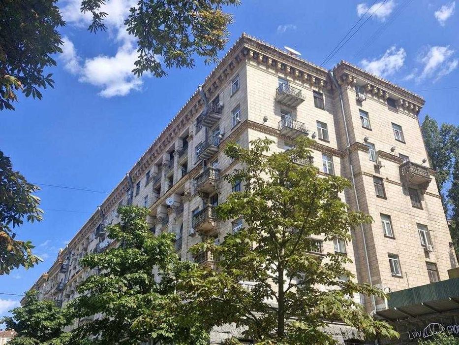 Продаж квартири Хрещатик 21 навпроти ЦУМу сталінка Центр