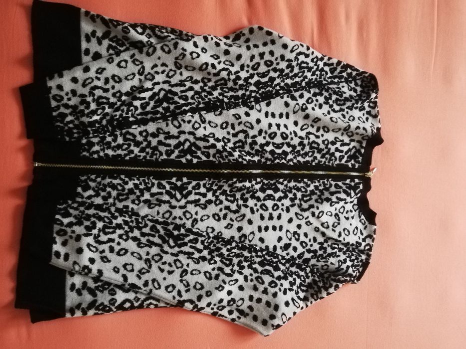 Sweter bluzka H&M czarno-białe cętki z tyłu suwak rozm M