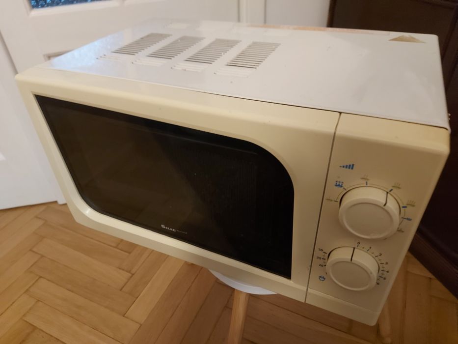 Mikrofala Selec MG1702 dzialajaca