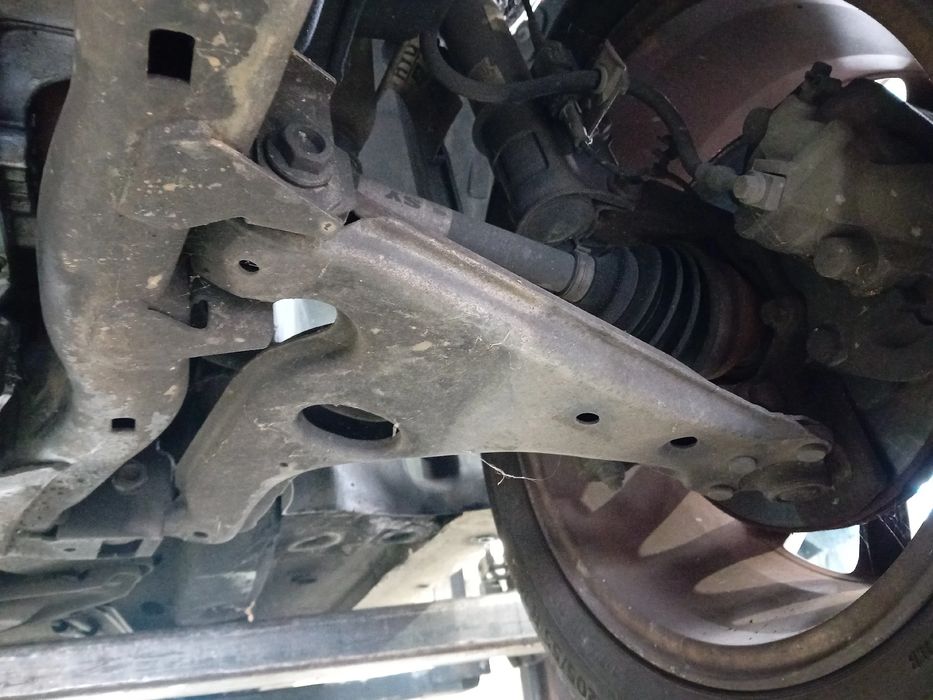 Braço de suspensão frente esquerdo OPEL Astra H Hatchback (L48)