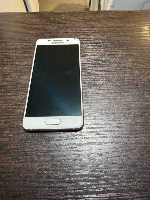 Телефон Samsung Galaxy A3, 2/16 gb, з Німеччини, пошкодження на фото, на роботу не впливає