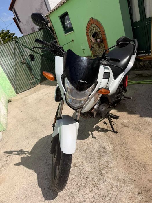 Honda CB125F 125cc 2023 | 17.210 km | Muito bem estimada | 2.400€