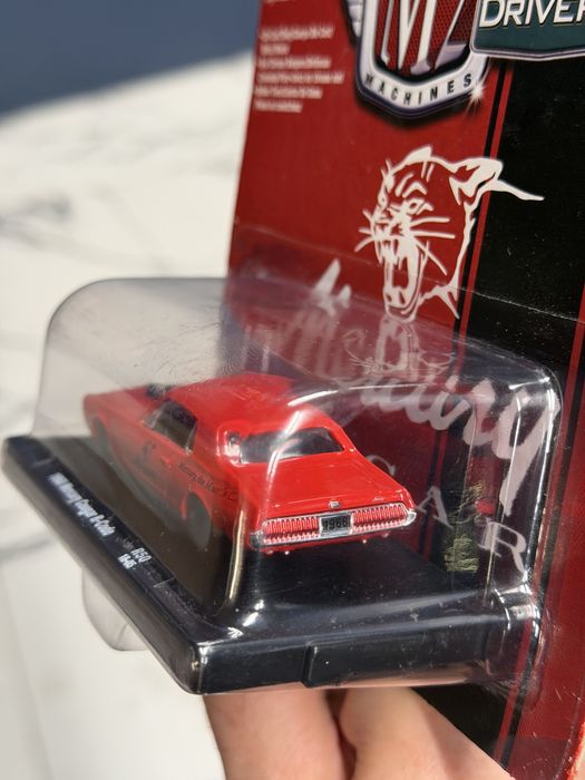 M2 Machines 1968 Mercury Cougar R-Code czerwony 1:64 HW 428 Cobra Jet