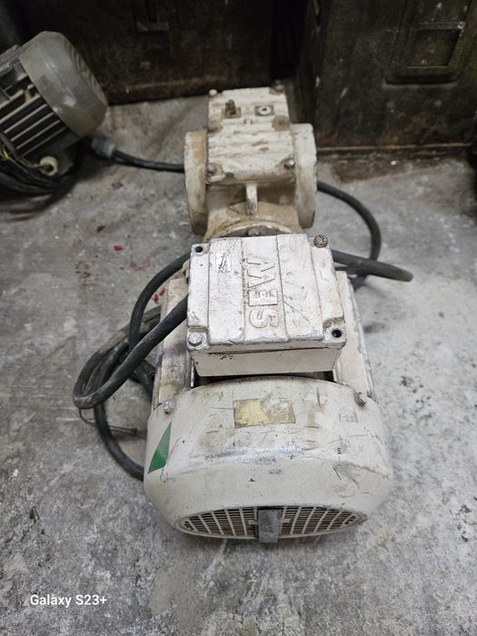 Sprzedam silniki elektryczne i przekladnie