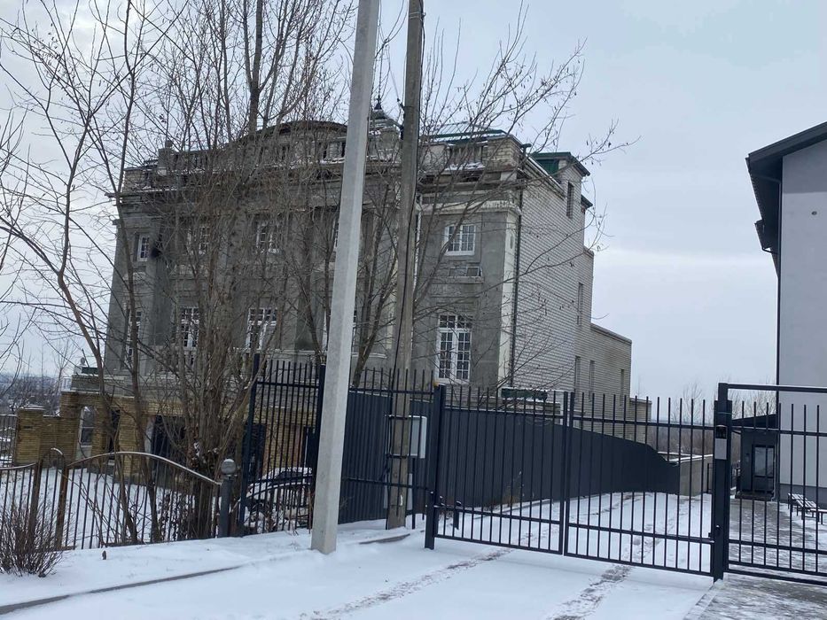 Продам багатоквартирний будинок в нагірній частині міста