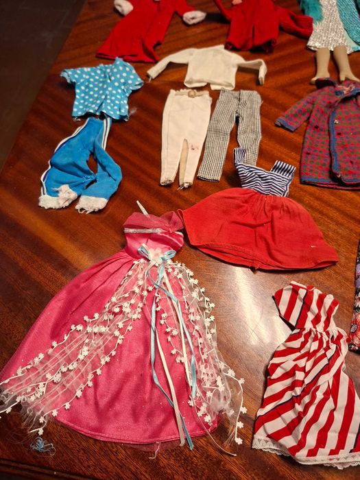 Barbie anos 70/80 - Conjunto de mala armário + Barbie c/adereços - outros brinquedos antigos