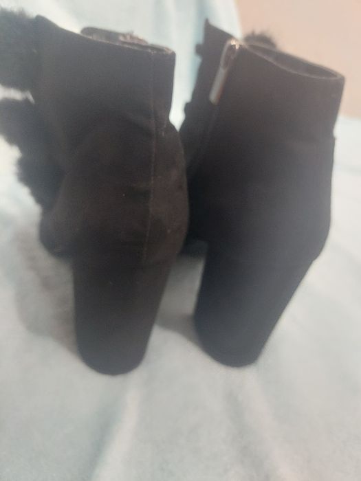 Батільони жіночі демісезон 42. Чоботи, черевики.