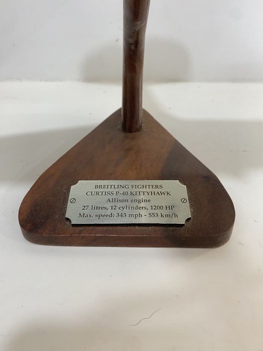 Avião bibliot em compósito
