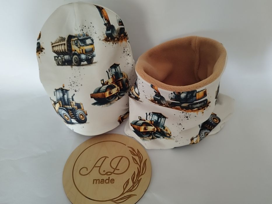 Zestaw komplet czapka komin ocieplany zimowy auta budowlane koparki