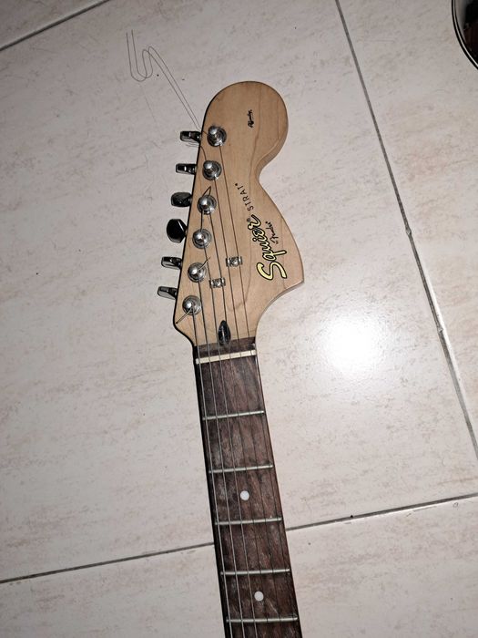 Guitarra Fender Com coluna