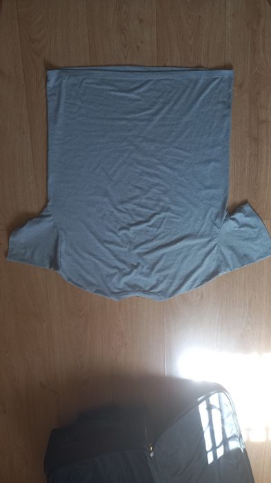 Camisola oversized cinzenta usada