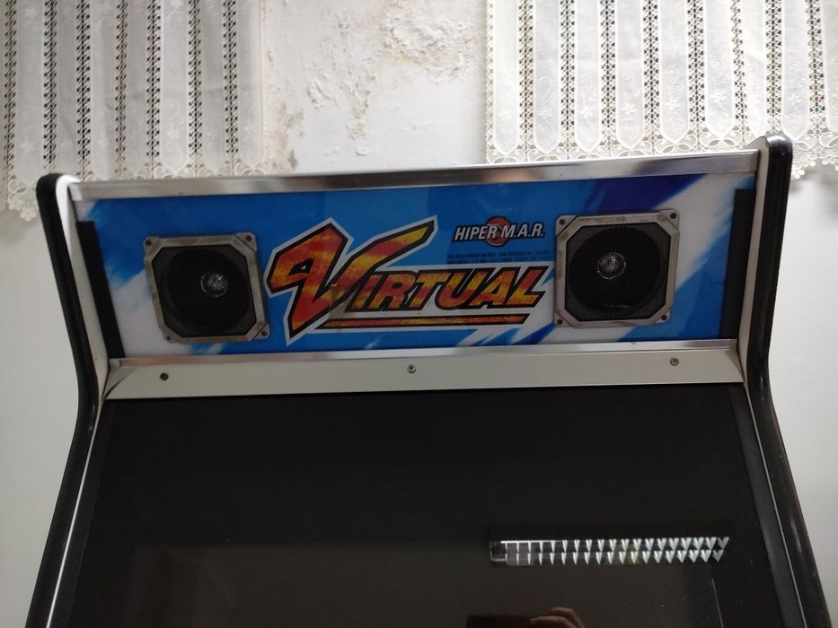 Vendo máquina de vídeo (650 jogos) 750€