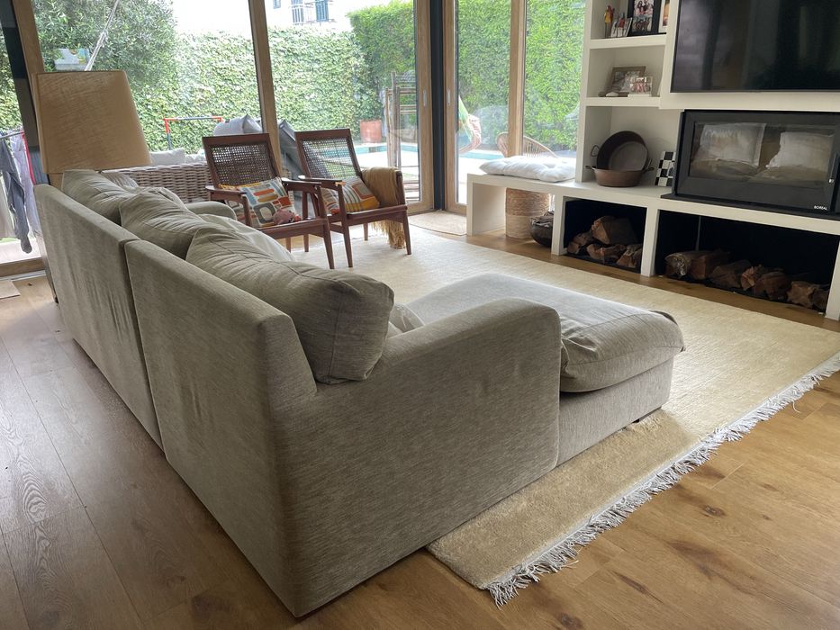 Sofá com chaise longue