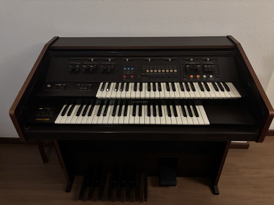 Órgão Bontempi em madeira