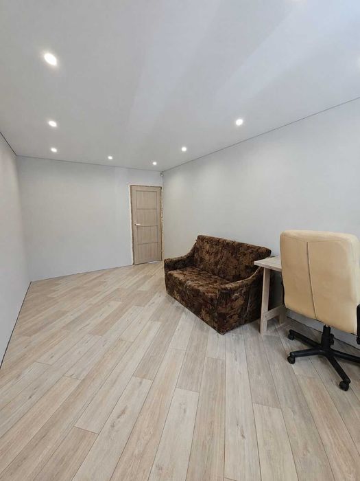 Продам 3-кімнатну квартиру з капітальним ремонтом біля метро Салтівка 3\12  62000 у.е. К2