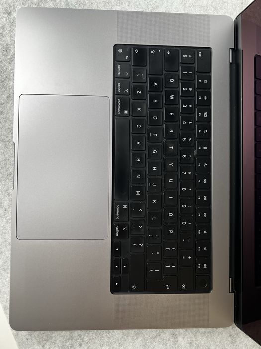 Macbook pro 16 M1 MAX 32GB RAM 1TB 32-core GPU