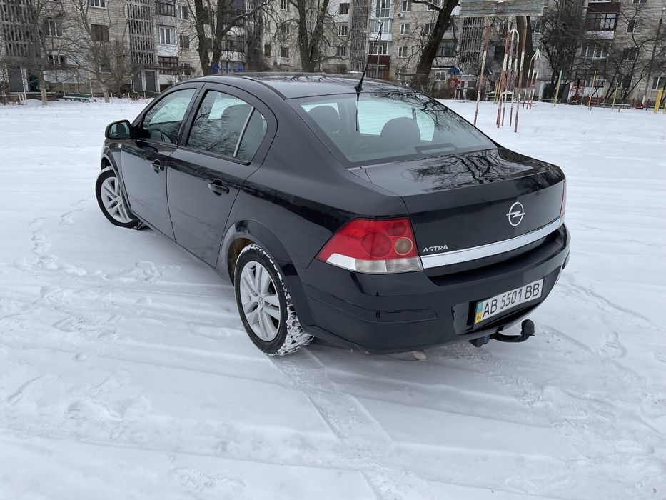 Опель Астра 2012 рік