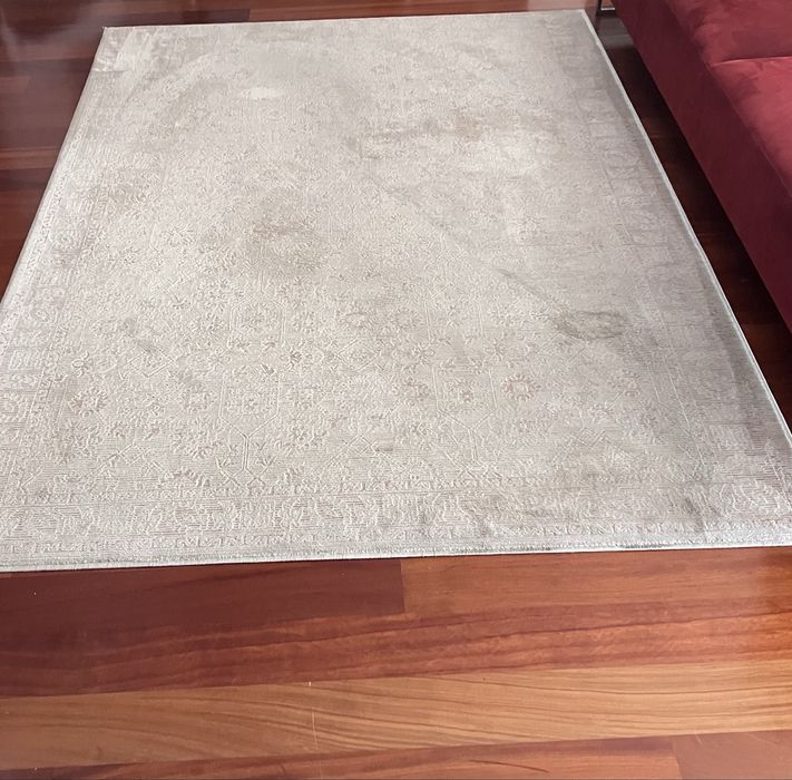 Duas carpetes de sala (rosa claro com padrão)