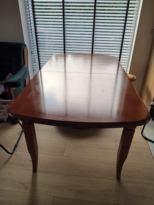 Drewniany rozkładany stół