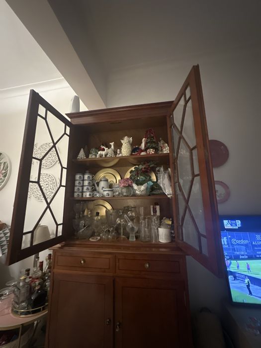 Móvel Vitrine em Madeira Maciça, excelente estado