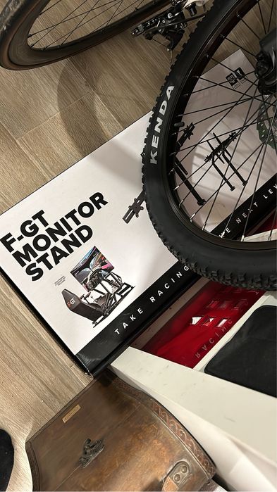 Next level racing F-GT + monitor stand