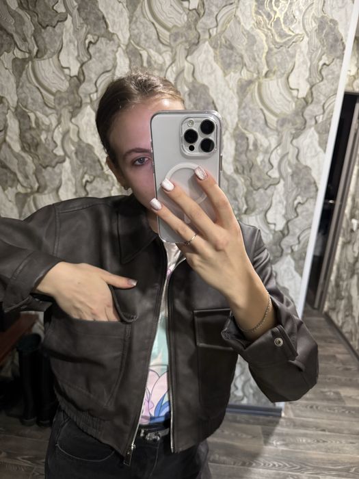 Жіноча укорочена куртка