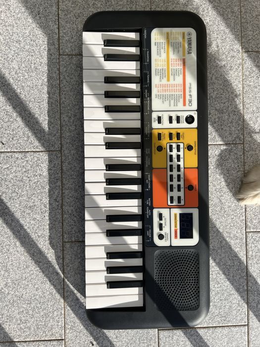 Teclado digital YAMAHA PSS-F30