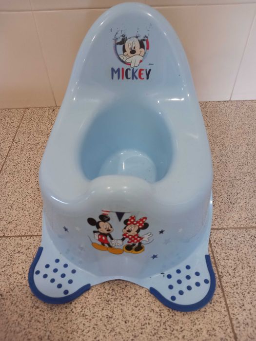 Pote para xixi criança