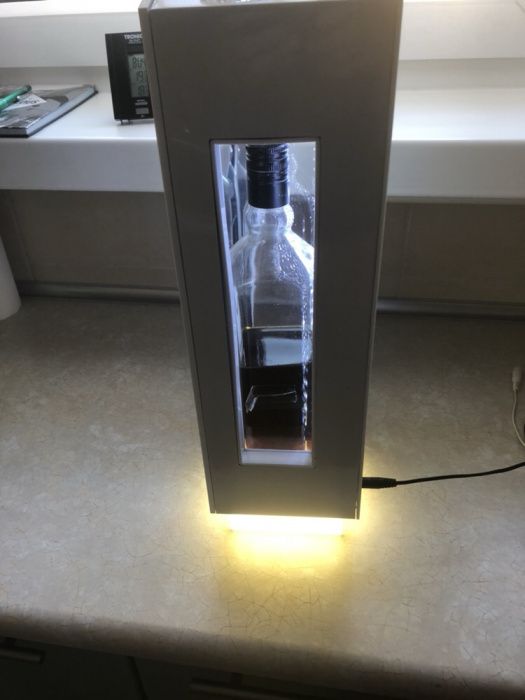 Podświetlany schowek na butelke