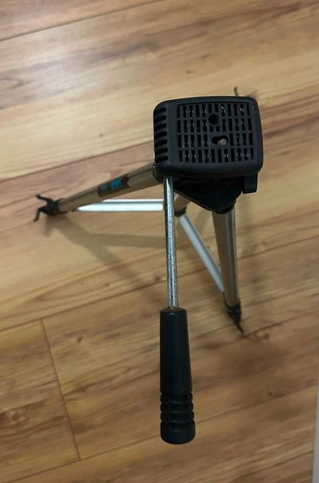 Vendo tripé para máquina