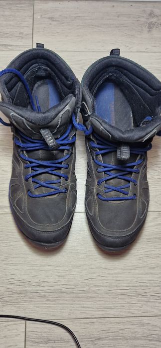 Merrell  42.           .